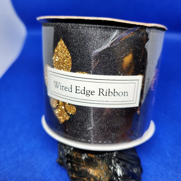 Premium Glitter Gold Fleur de Lis on Black Wired Ribbon 2½in X 18ft - Picture 3 of 3